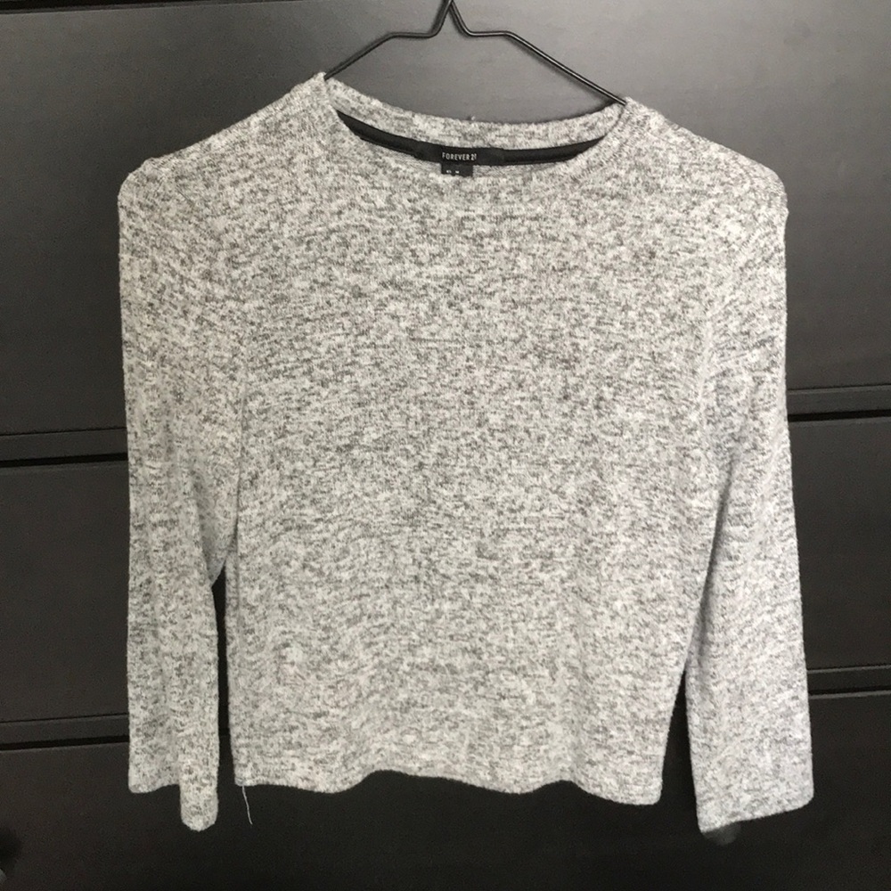 Gray, soft crop top sweater with long sleeves
